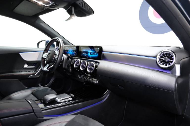 MERCEDES-BENZ A 180 61
