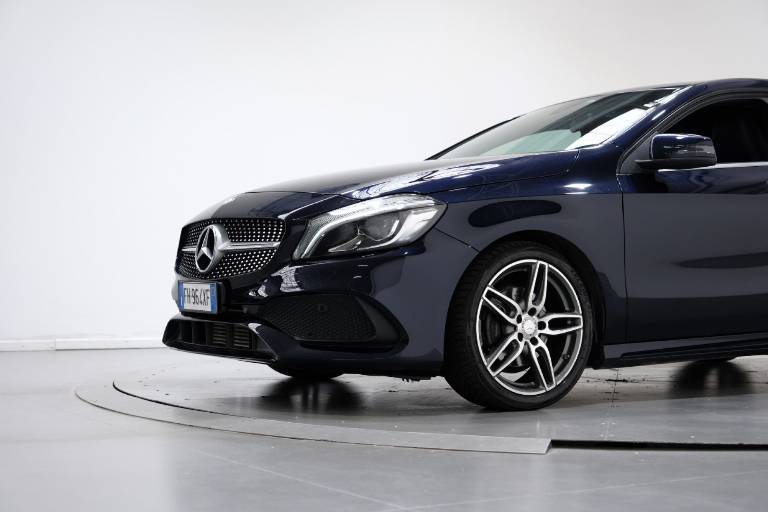 MERCEDES-BENZ A 180 11