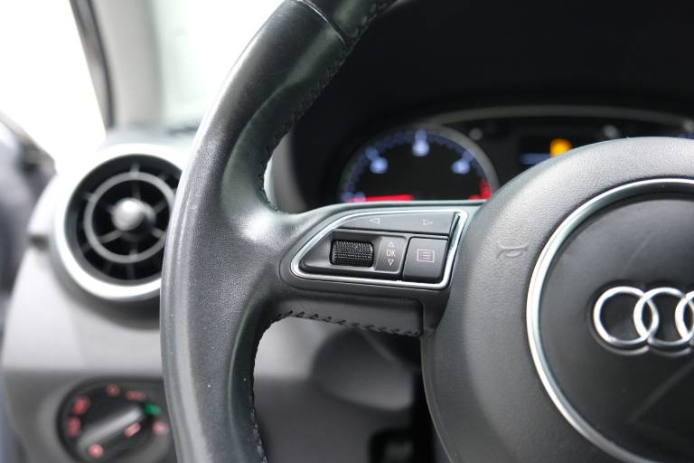 AUDI A1 21