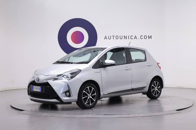 TOYOTA Yaris 1