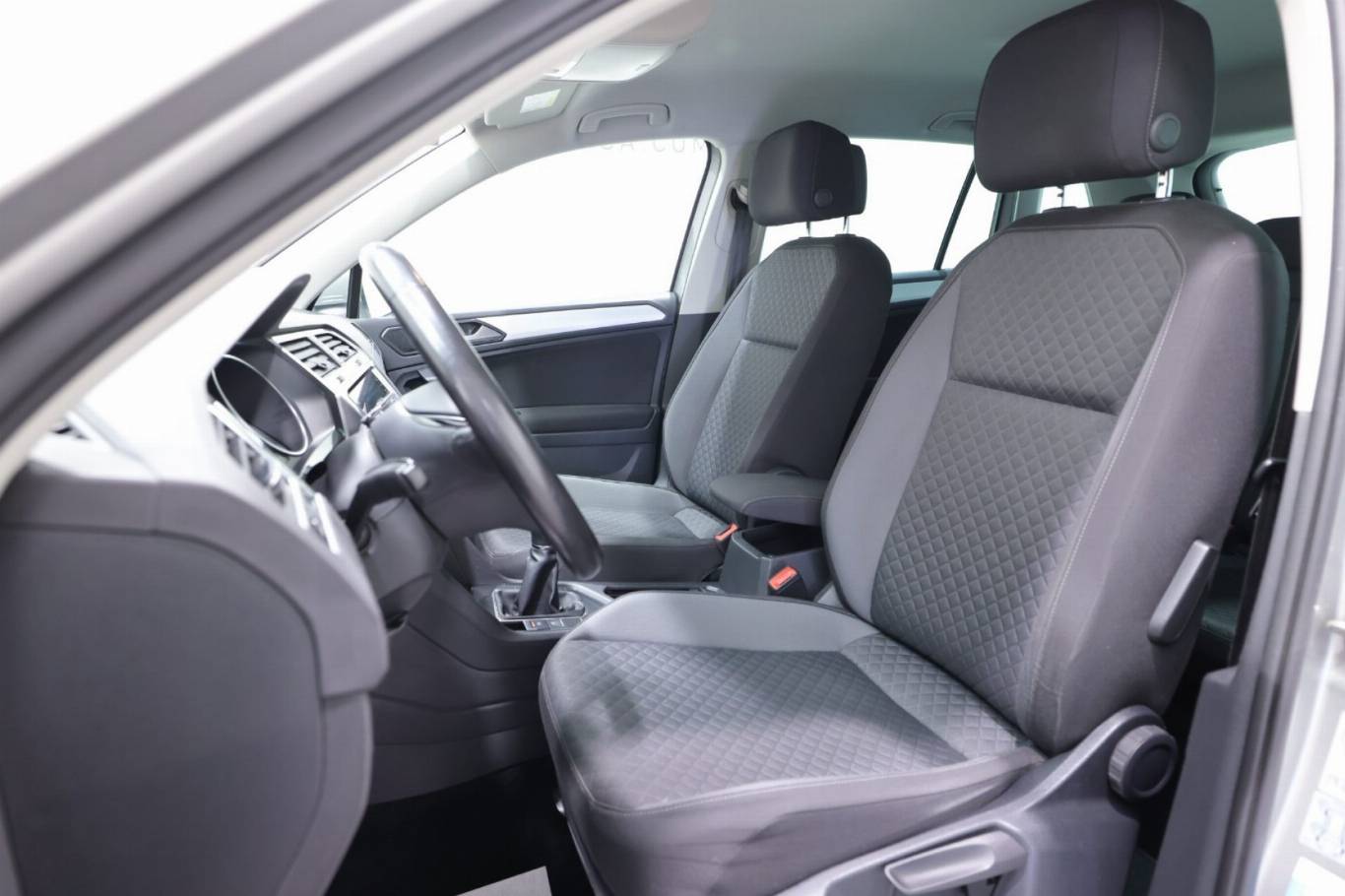 VOLKSWAGEN Tiguan 6