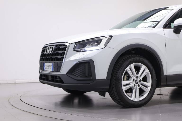 AUDI Q2 11