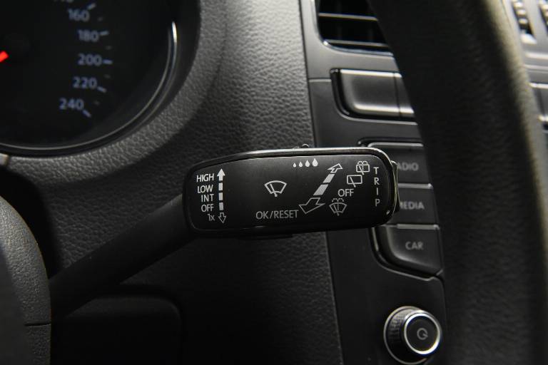 VOLKSWAGEN Polo 27