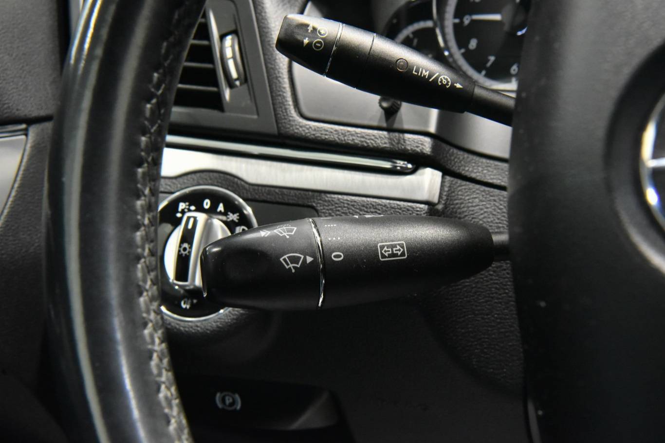 MERCEDES-BENZ E 220 40