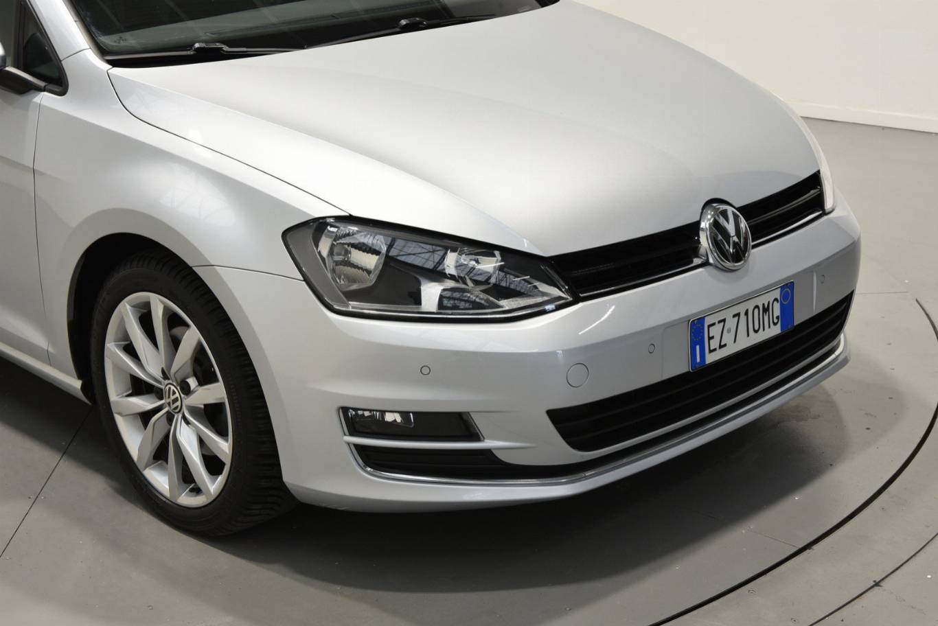 VOLKSWAGEN Golf 51