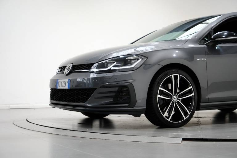 VOLKSWAGEN Golf GTD 10