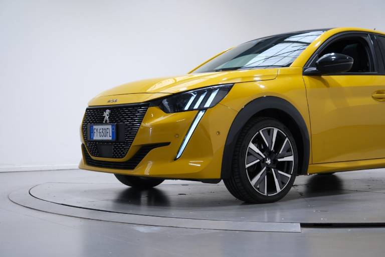 PEUGEOT 208 12