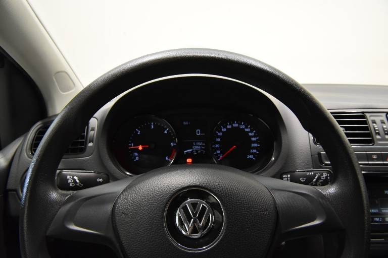VOLKSWAGEN Polo 19