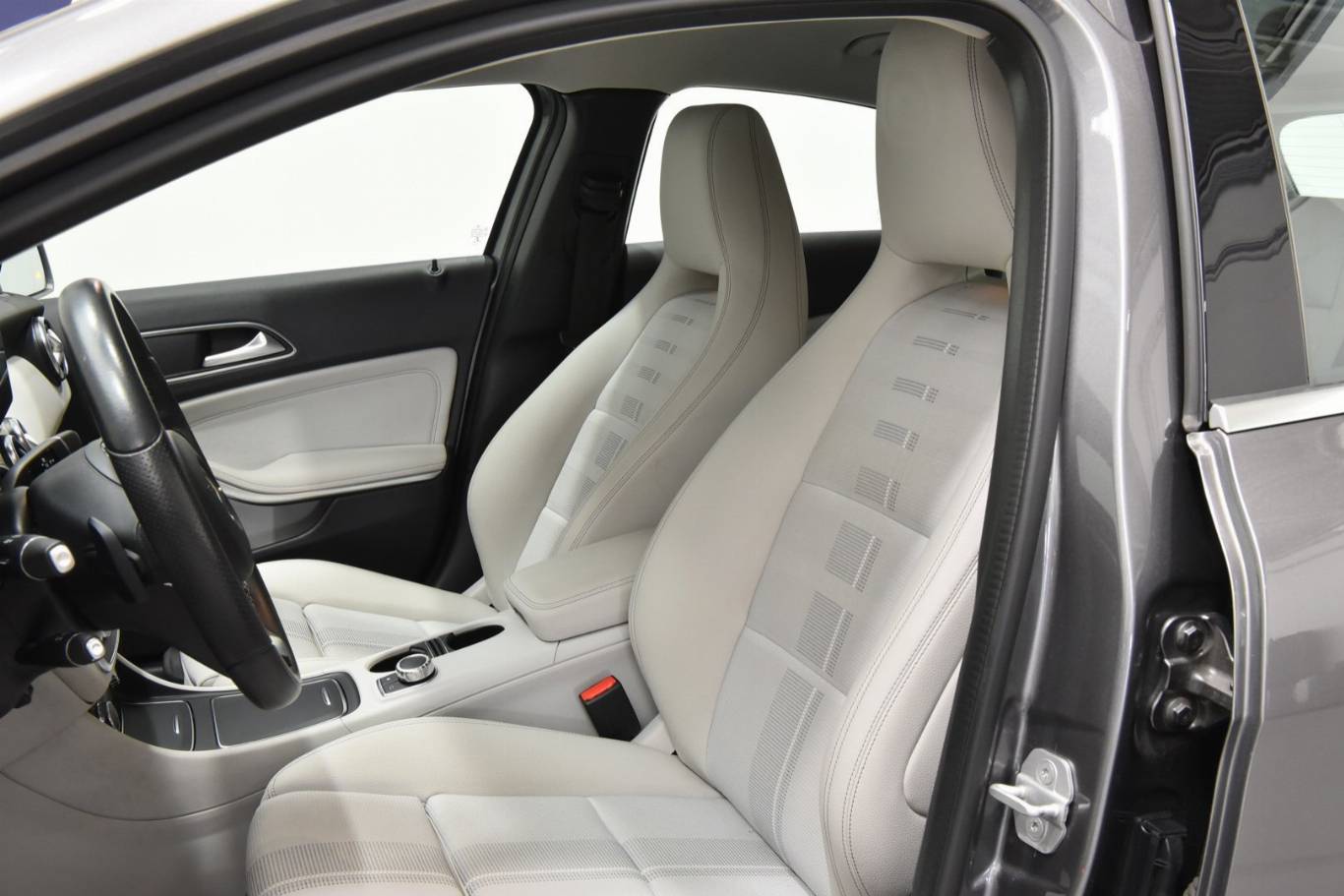 MERCEDES-BENZ A 200 4