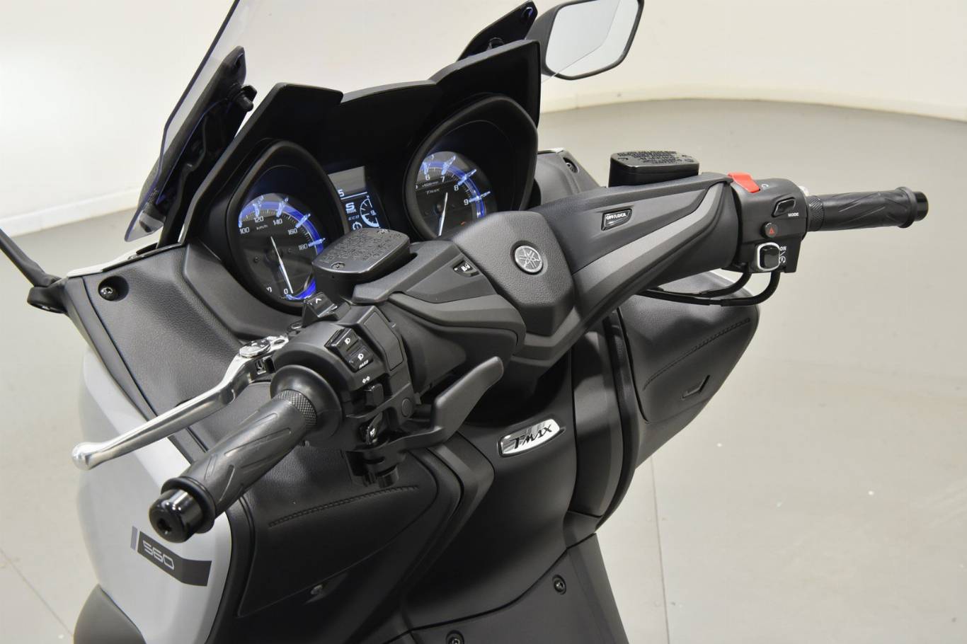 YAMAHA T-Max 560 18