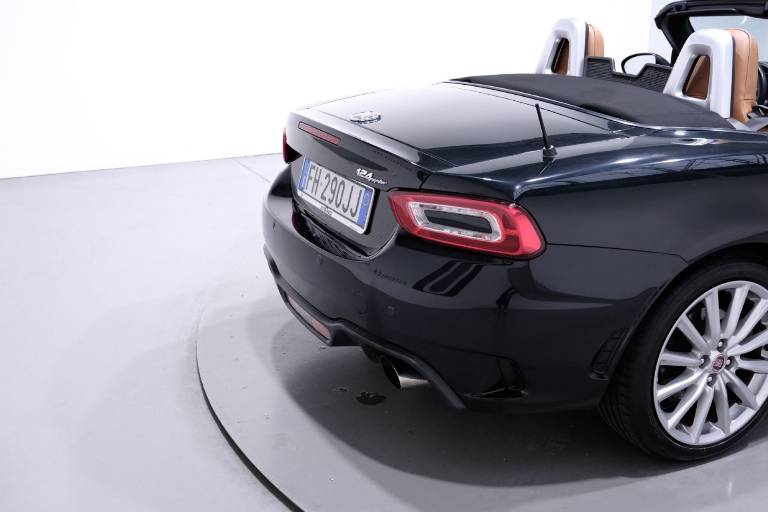 FIAT 124 Spider 48