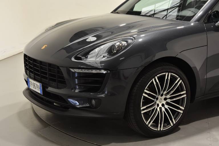 PORSCHE Macan 19