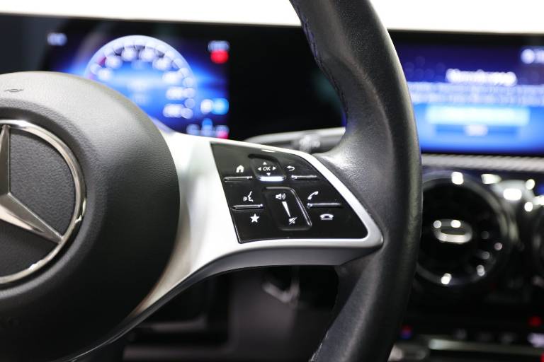 MERCEDES-BENZ A 180 23