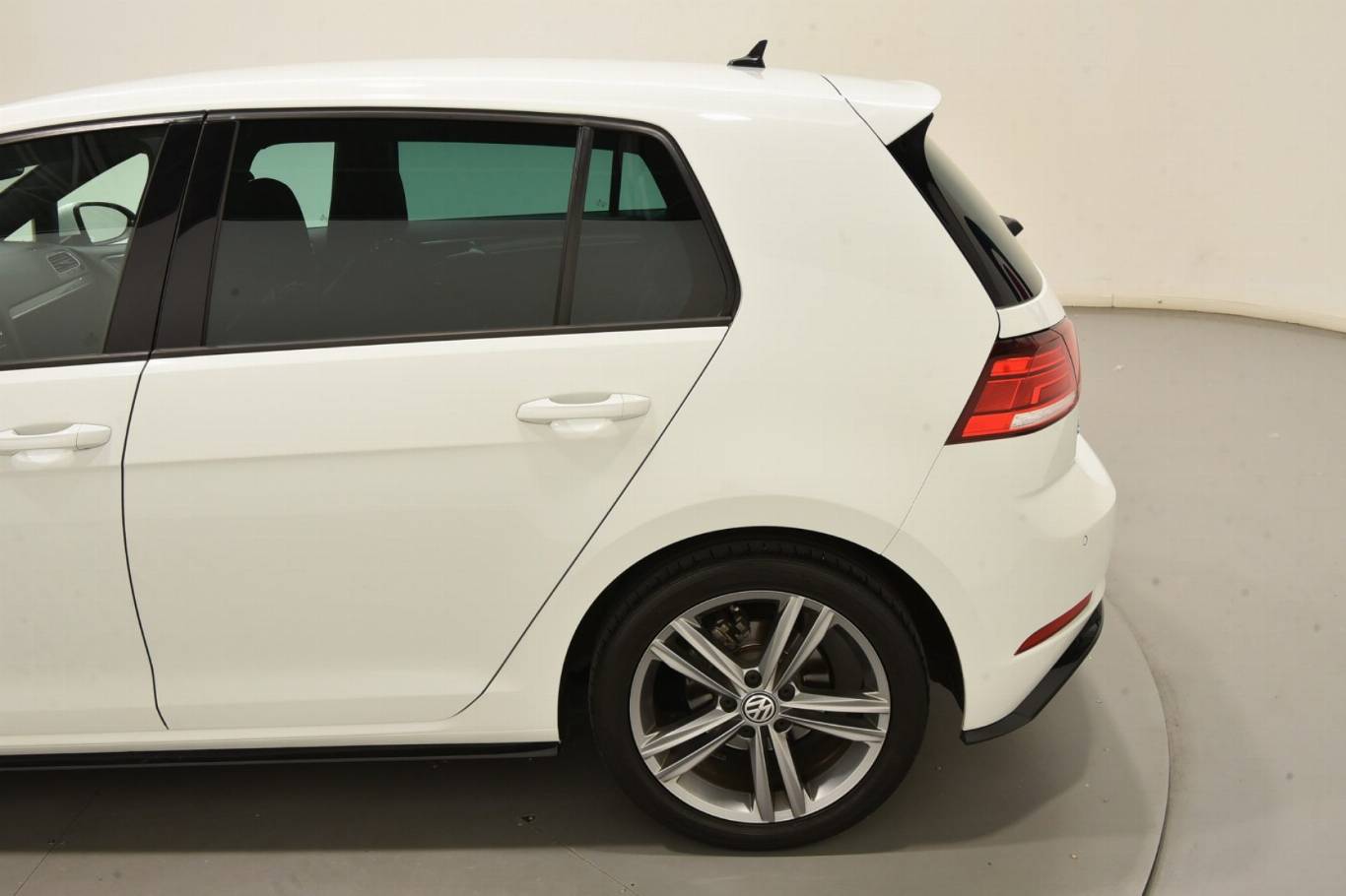 VOLKSWAGEN Golf 49