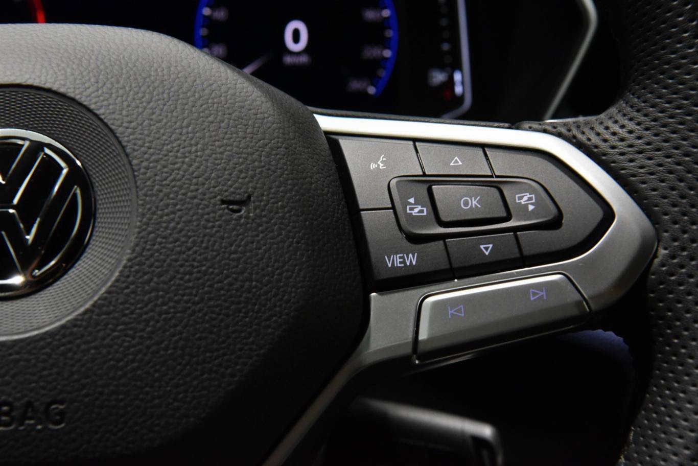 VOLKSWAGEN T-Cross 8