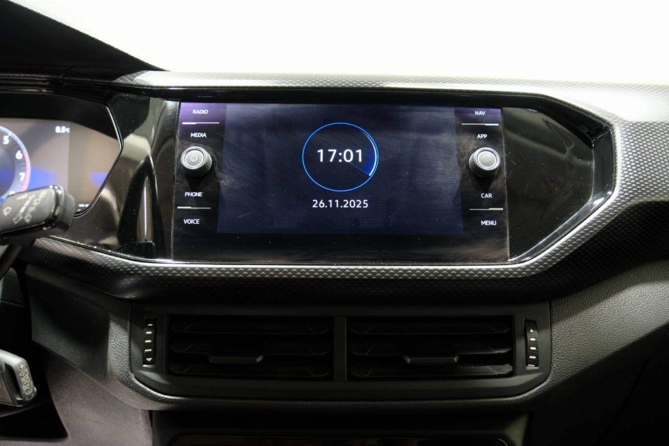 VOLKSWAGEN T-Cross 9
