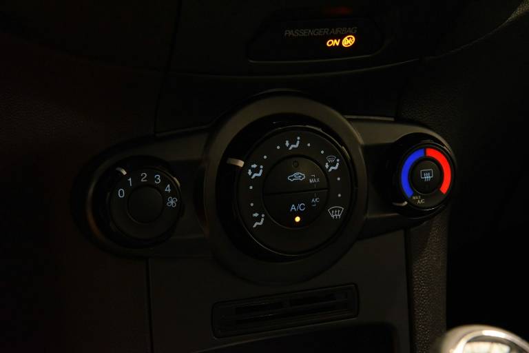 FORD Fiesta 24