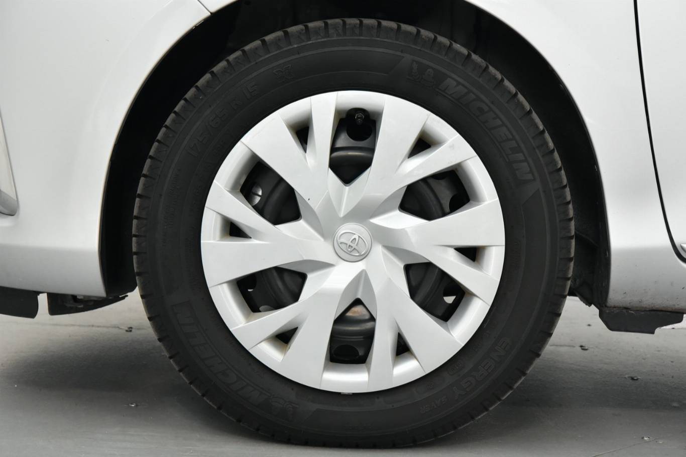 TOYOTA Yaris 33