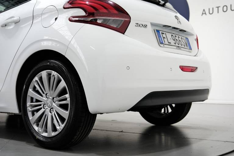 PEUGEOT 208 42