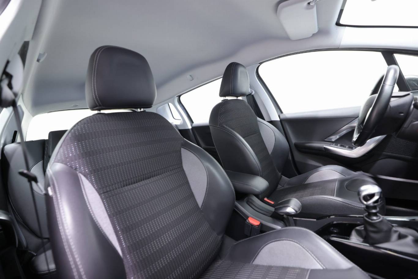 PEUGEOT 2008 39