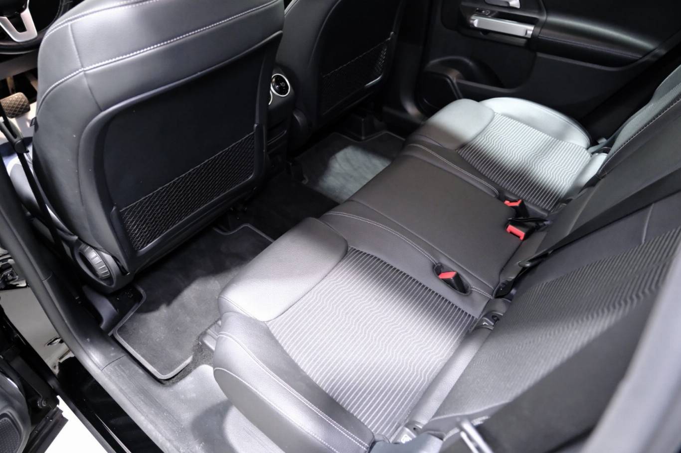 MERCEDES-BENZ GLB 200 40