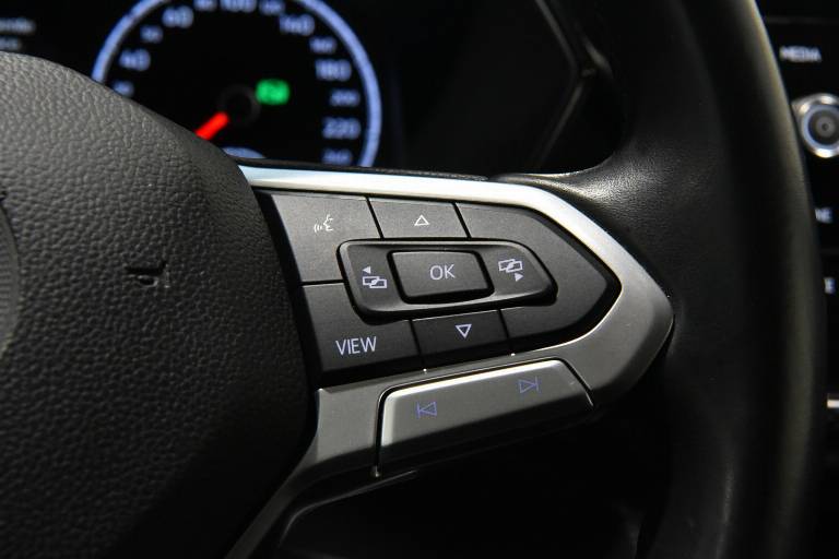 VOLKSWAGEN T-Cross 8