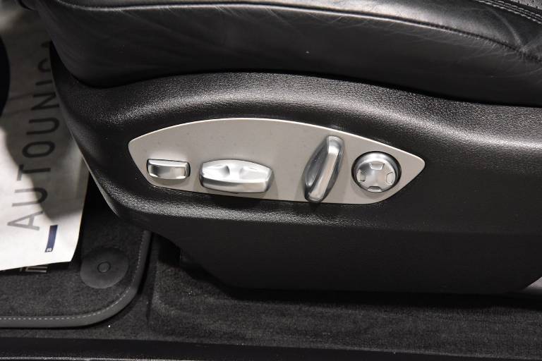 PORSCHE Macan 25