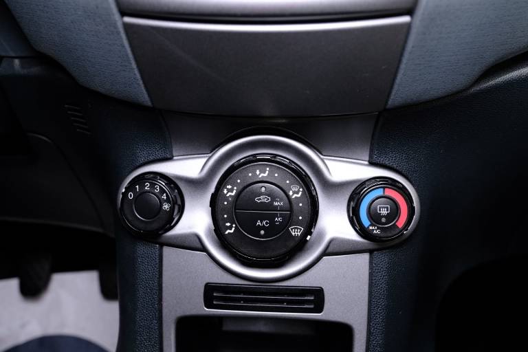 FORD Fiesta 24