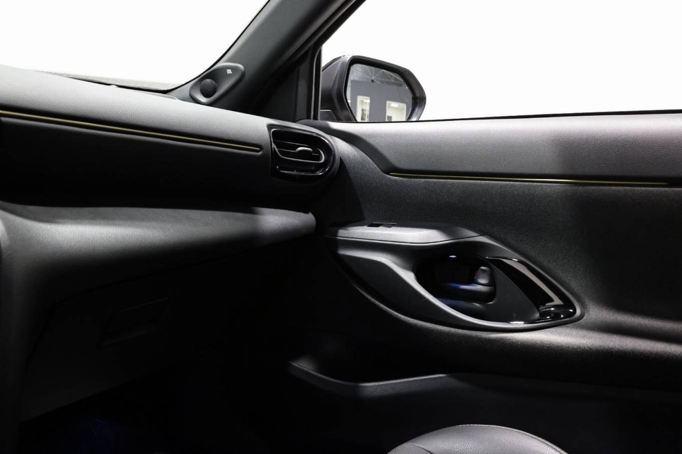 TOYOTA Yaris Cross 30