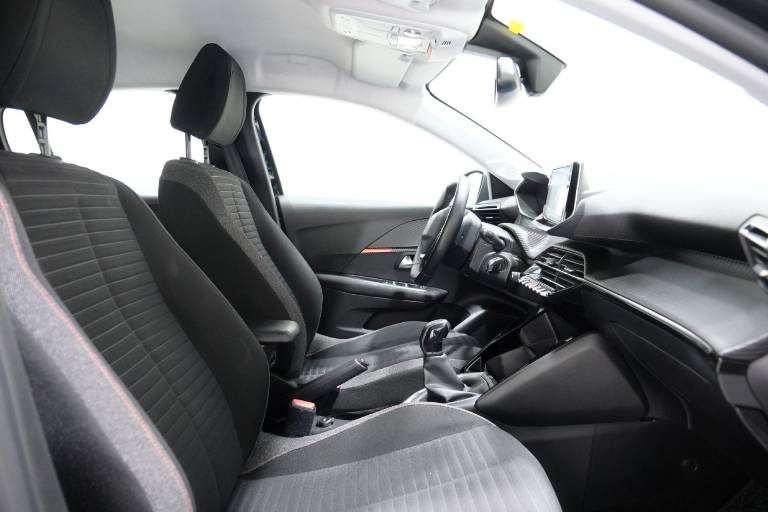 PEUGEOT 208 56