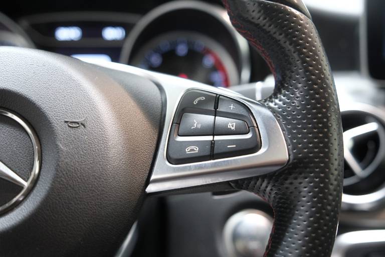 MERCEDES-BENZ GLA 220 22