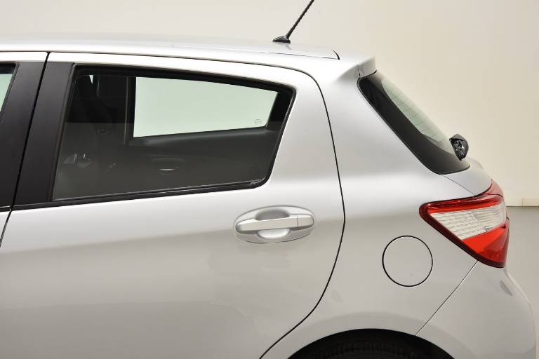 TOYOTA Yaris 39