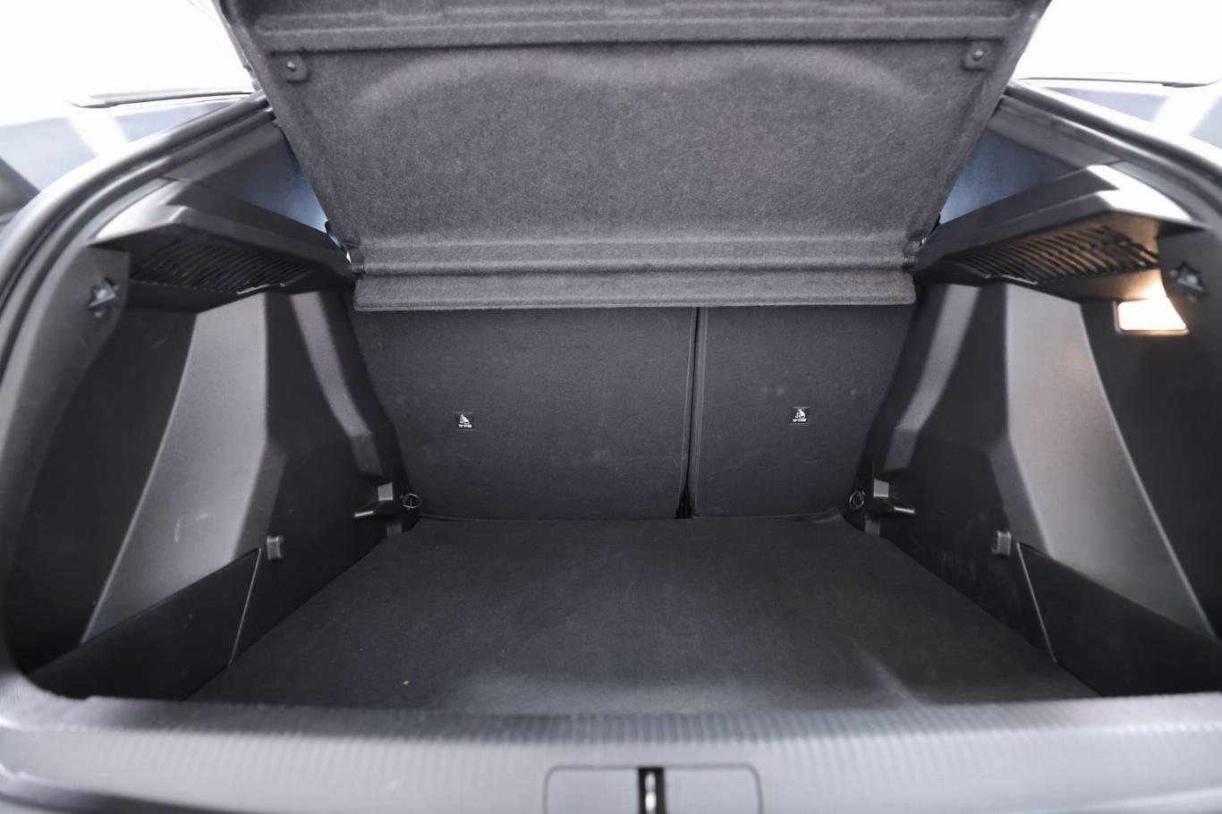 PEUGEOT 2008 52