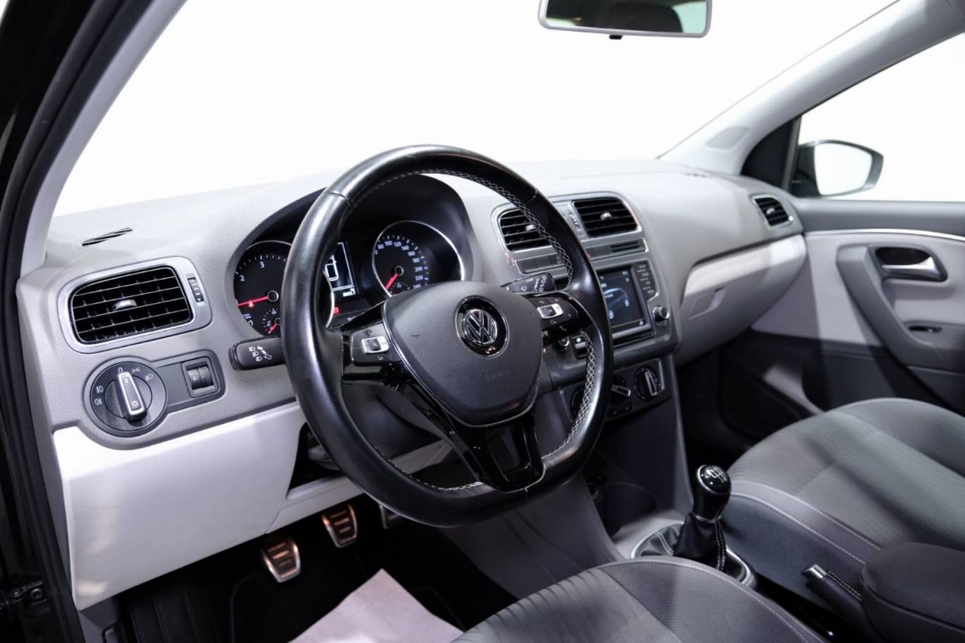 VOLKSWAGEN Polo 5