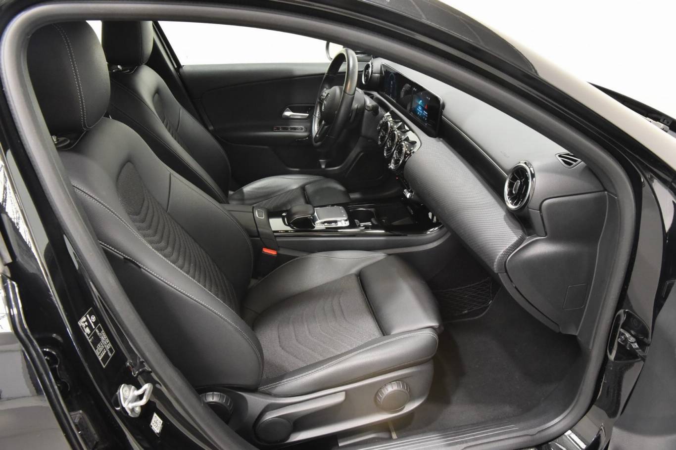 MERCEDES-BENZ A 180 25