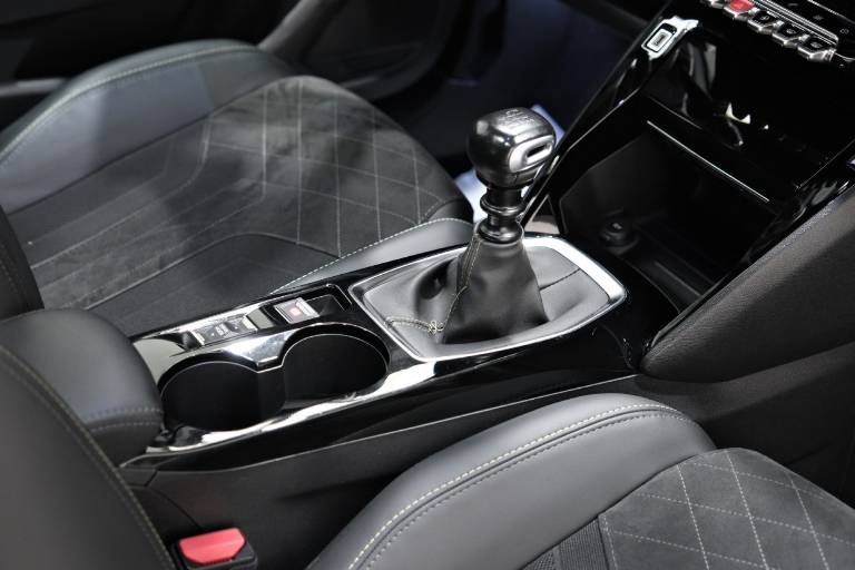 PEUGEOT 208 68