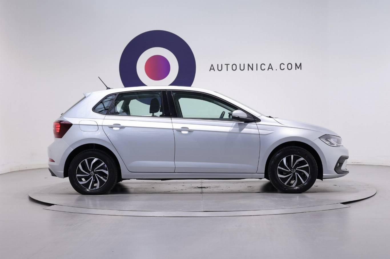 VOLKSWAGEN Polo 4