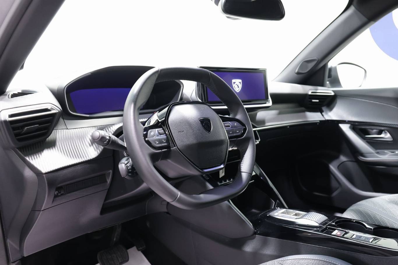 PEUGEOT 2008 5