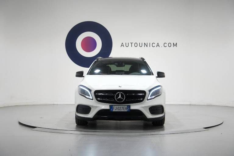 MERCEDES-BENZ GLA 220 2