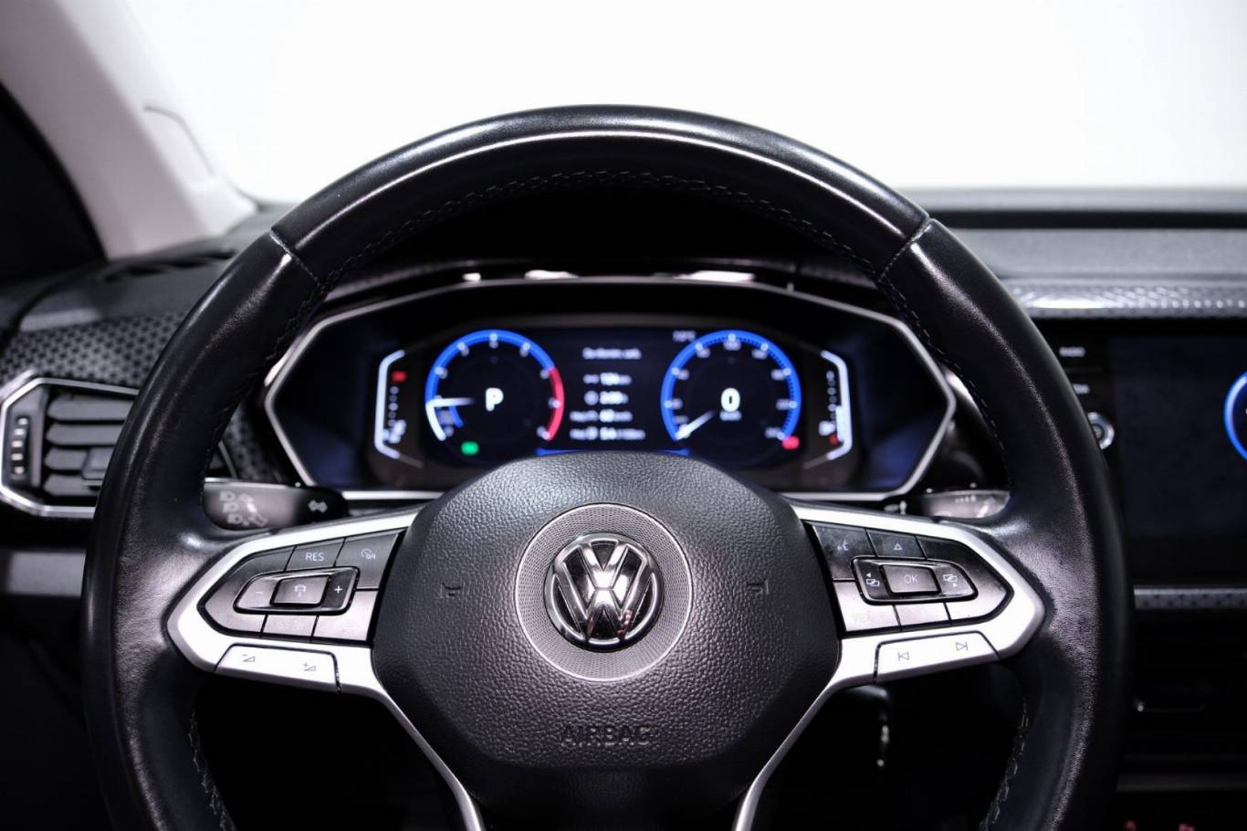 VOLKSWAGEN T-Cross 6