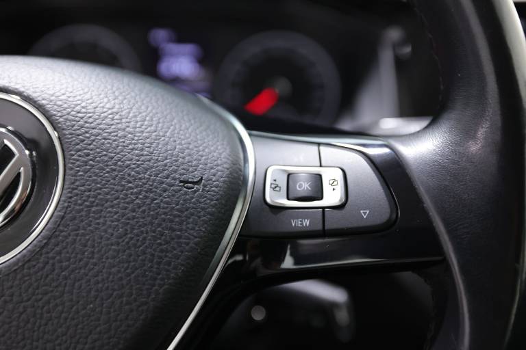 VOLKSWAGEN Polo 17