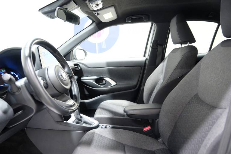 TOYOTA Yaris Cross 21