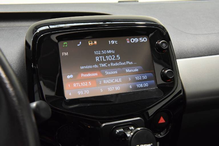 PEUGEOT 108 12