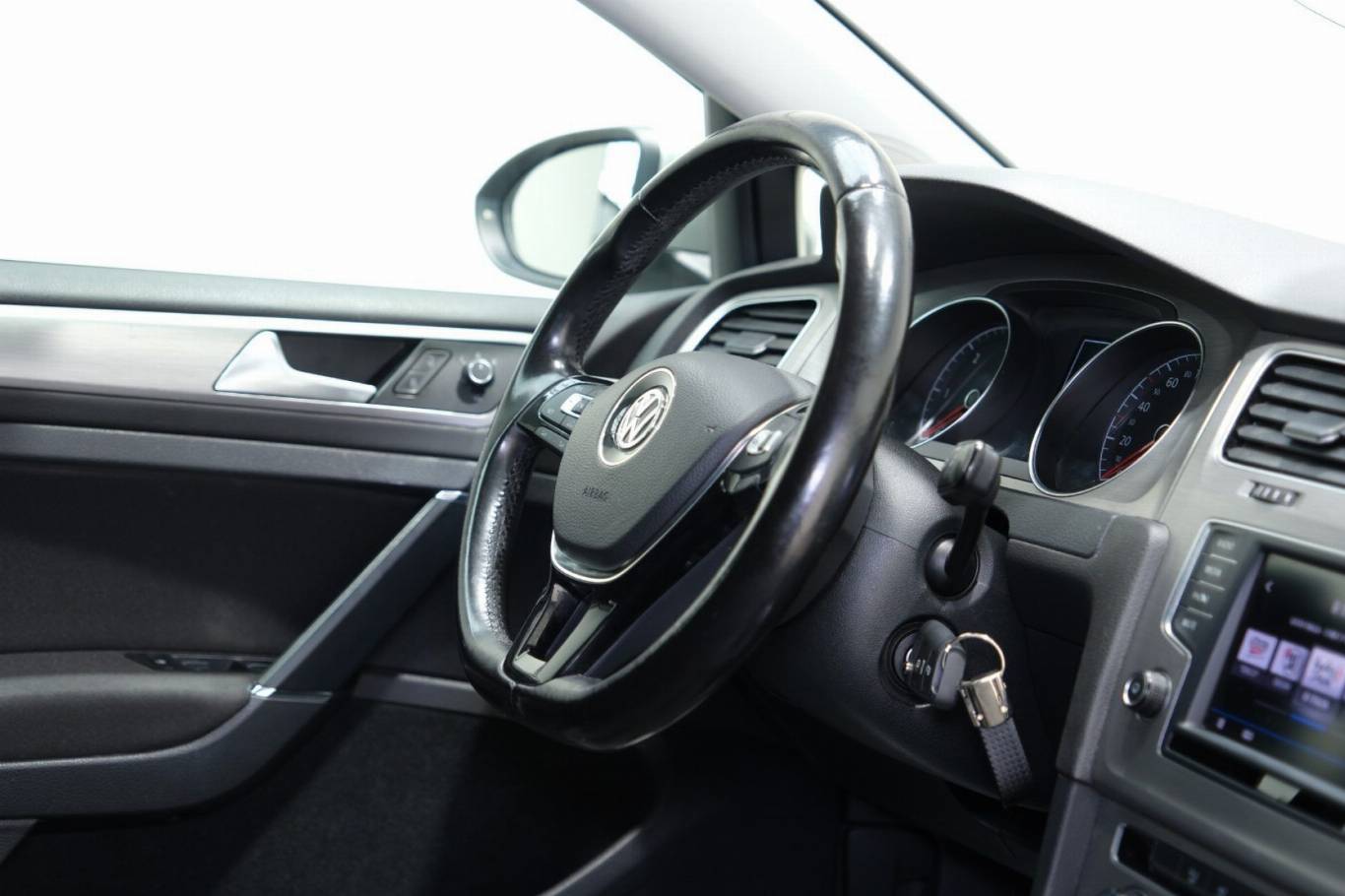 VOLKSWAGEN Golf 51