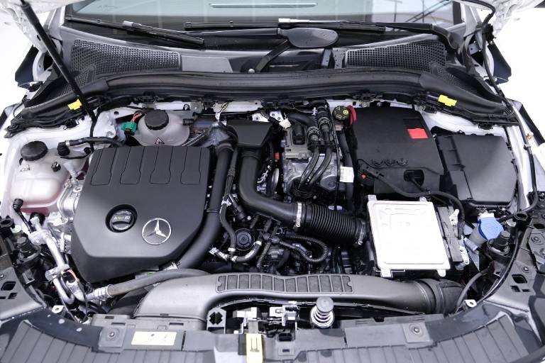 MERCEDES-BENZ GLA 250 77