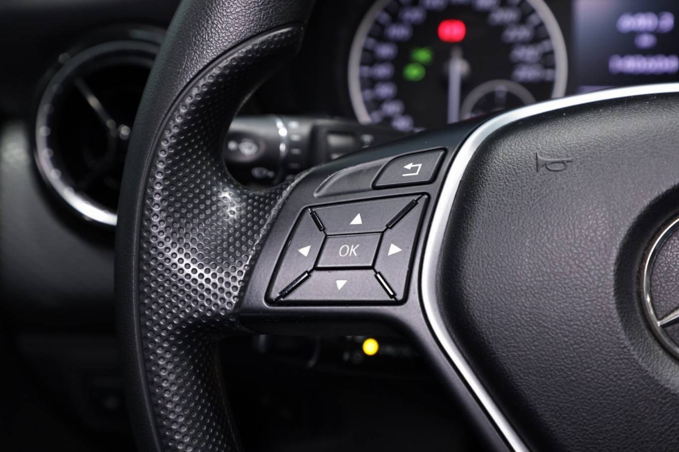 MERCEDES-BENZ A 180 17