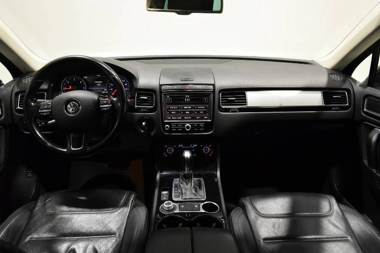 VOLKSWAGEN Touareg 22