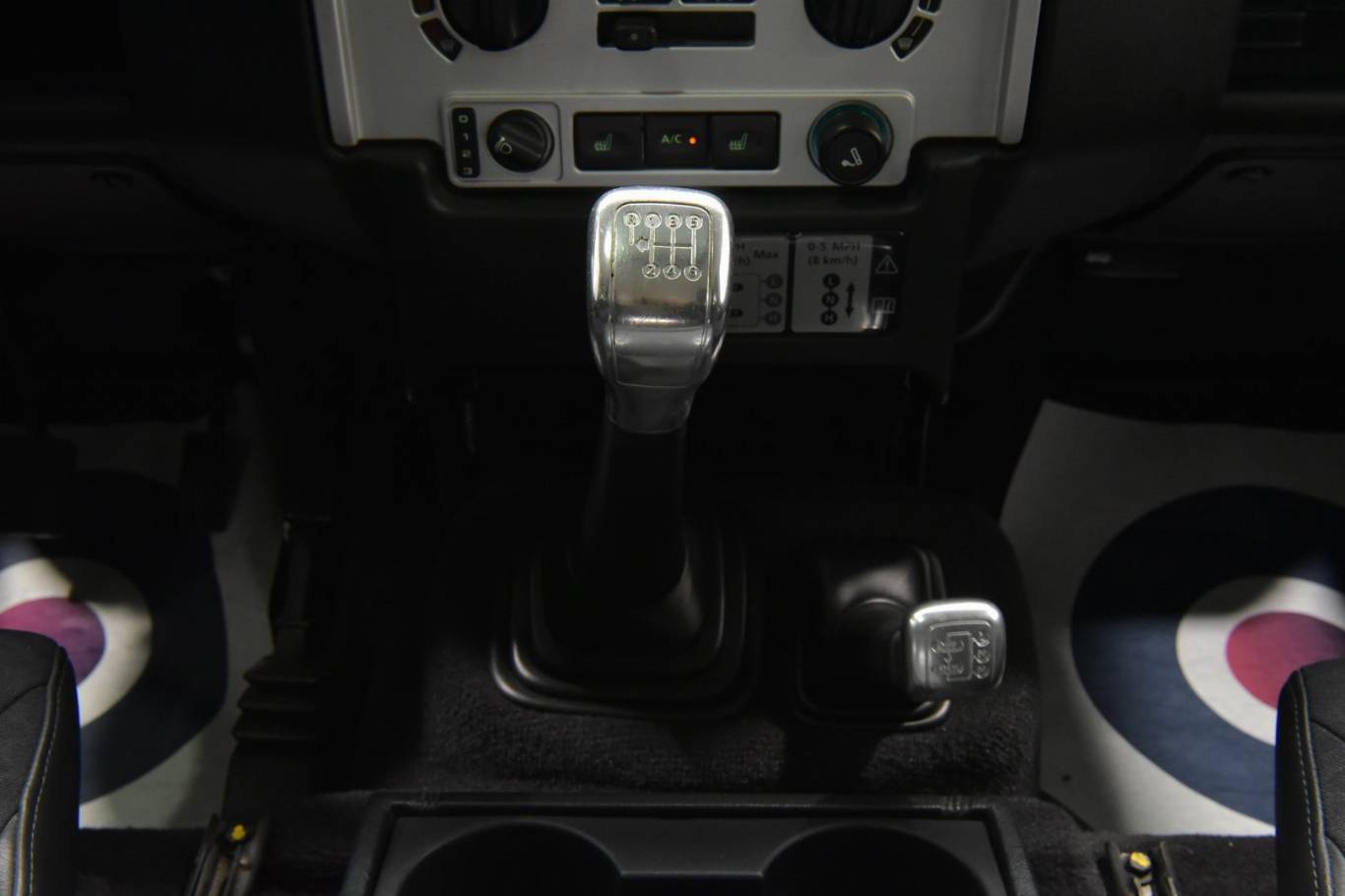 LAND ROVER Defender 8