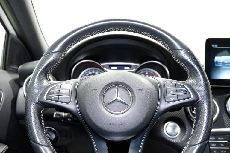 MERCEDES-BENZ A 180 7