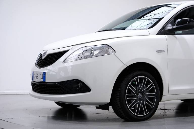 LANCIA Ypsilon 37
